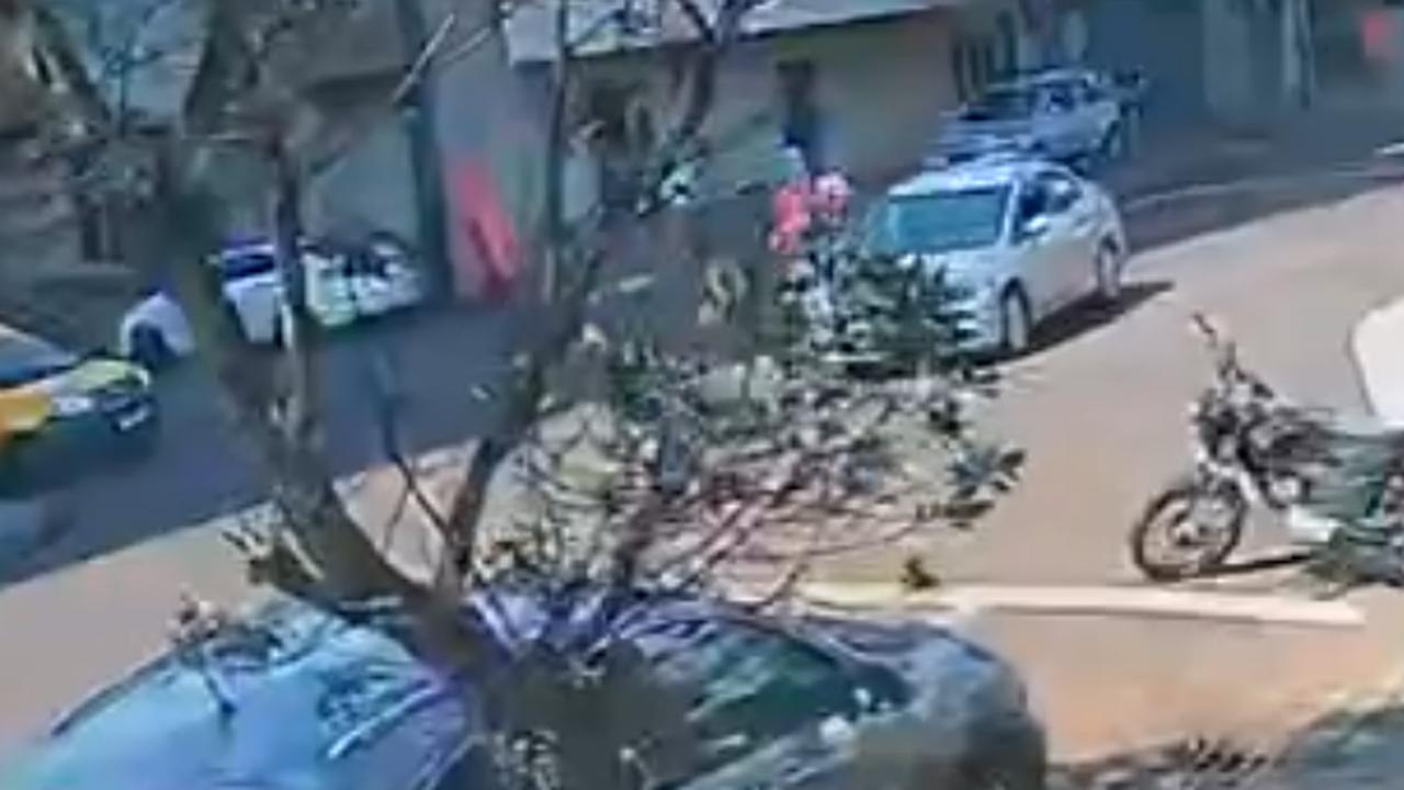 Câmera flagra acidente que deixou motociclista ferido
