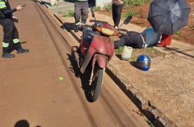 Homem cai de moto e fica ferido no Cascavel Velho