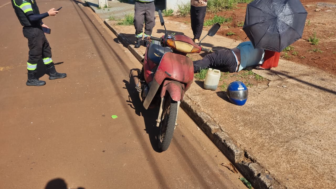 Homem cai de moto e fica ferido no Cascavel Velho