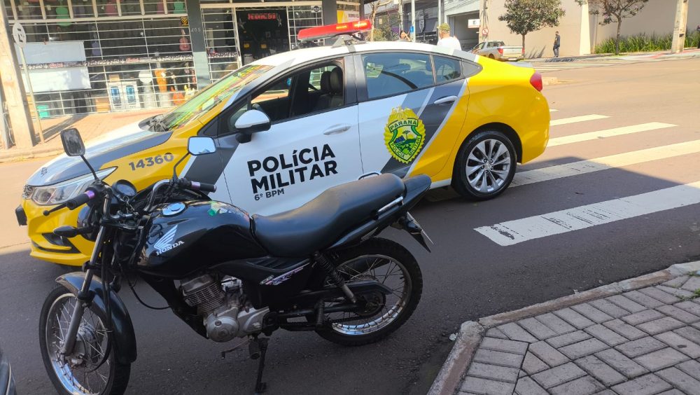 Motocicleta é recolhida após abordagem no Centro de Cascavel Imagem referente a Motocicleta é recolhida após abordagem no Centro de Cascavel