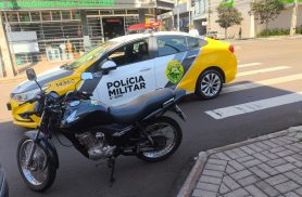 Motocicleta é recolhida após abordagem no Centro de Cascavel