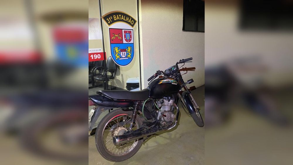 PM recupera motocicleta furtada durante abordagem em Formosa do Oeste Imagem referente a PM recupera motocicleta furtada durante abordagem em Formosa do Oeste