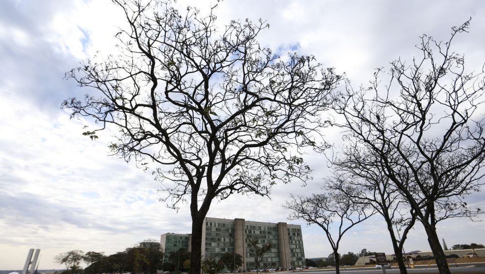 Grande parte do país tem temperaturas elevadas nesta terça-feira Imagem referente a Grande parte do país tem temperaturas elevadas nesta terça-feira