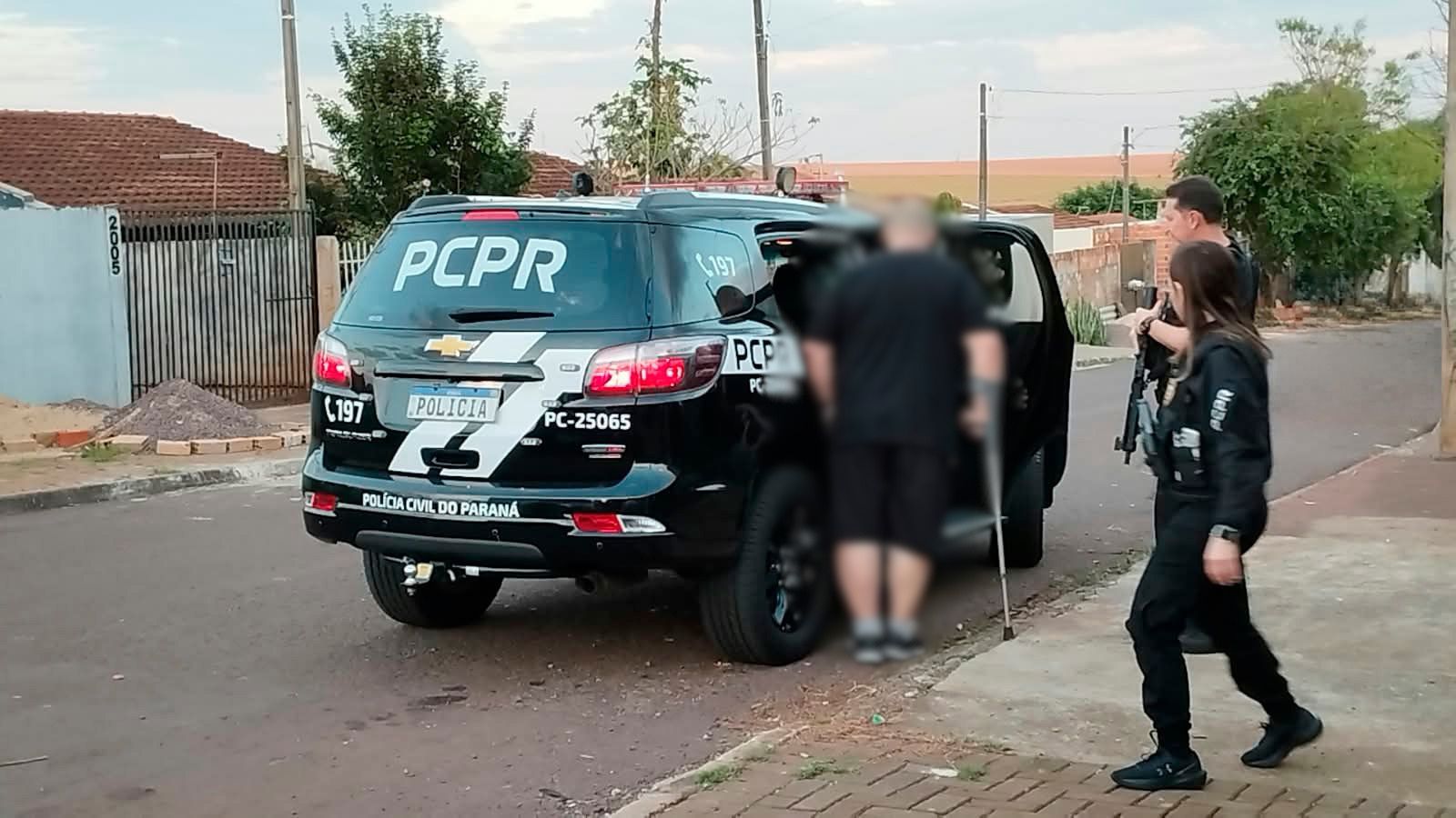 Polícia Civil cumpre mandado de busca por roubo no Parque dos Ipês, em Cascavel