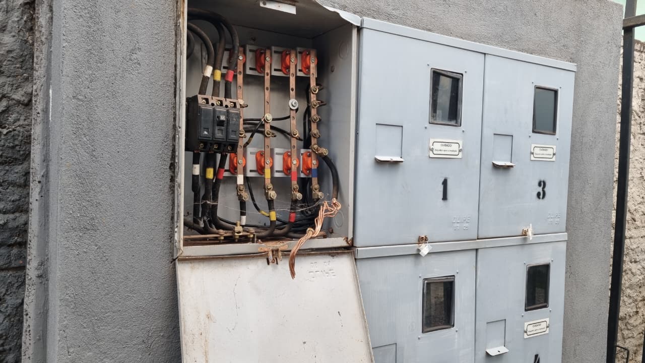 Moradora denuncia furto de fios durante a madrugada no Cancelli