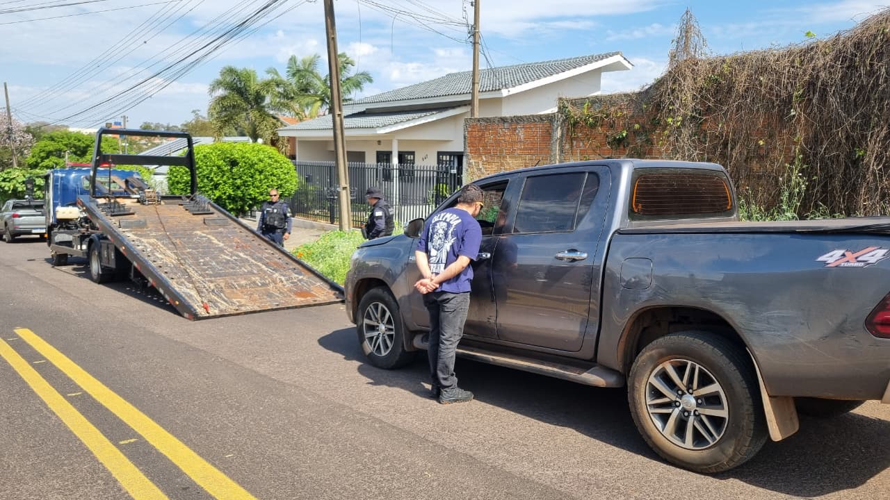 Perseguição das equipes policiais leva a recuperação de caminhonete