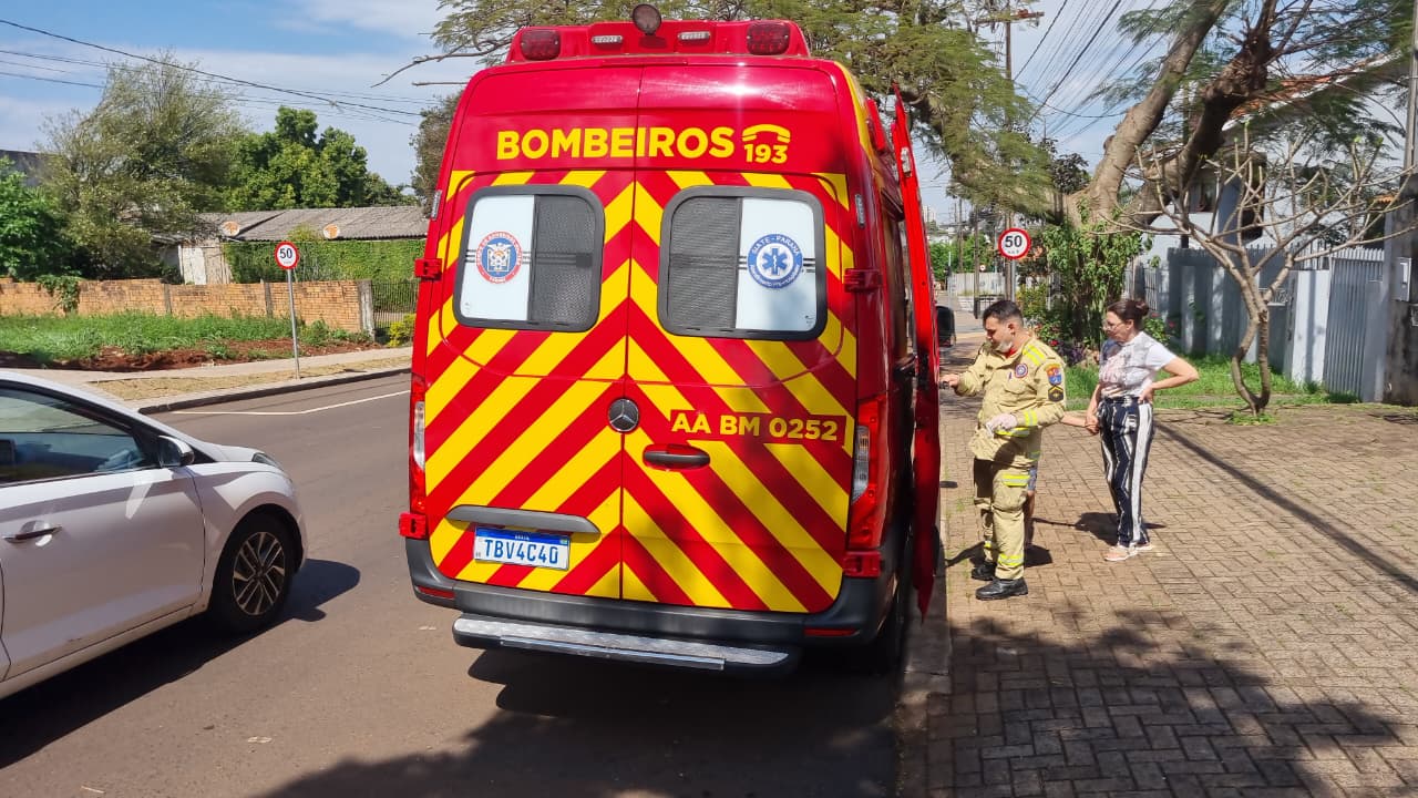 Acidente com água quente deixa menino de 3 anos com queimaduras no tórax, barriga e braço