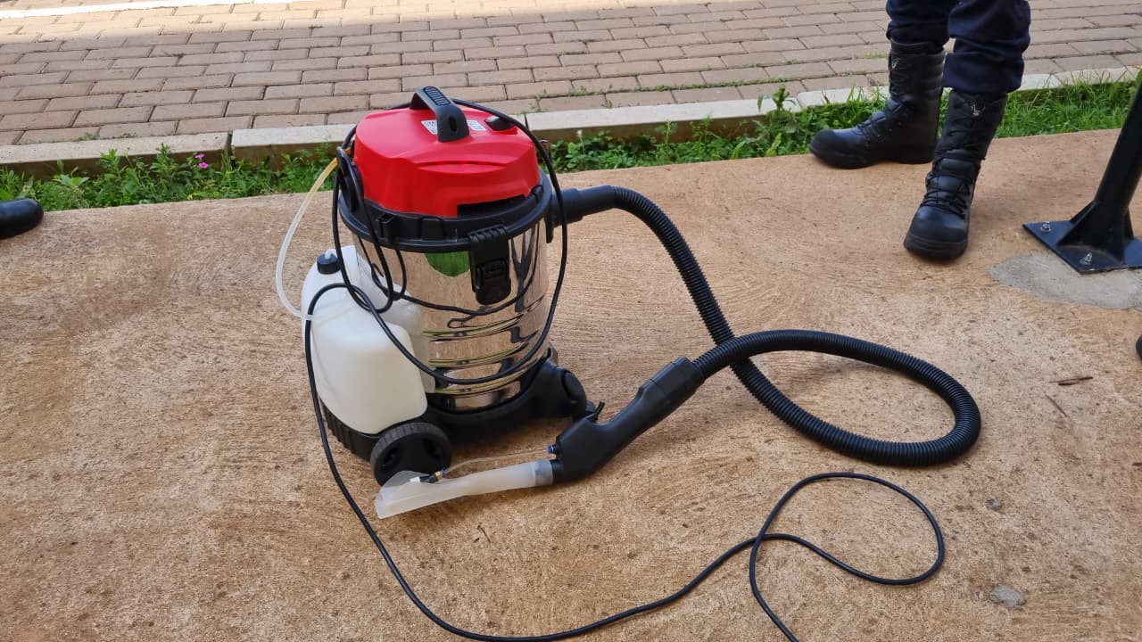 Mulher aluga máquina por R$ 1 mil e tenta vender equipamento por R$ 250