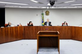 Dino e Moraes defendem rediscutir dispensa de diploma para jornalista