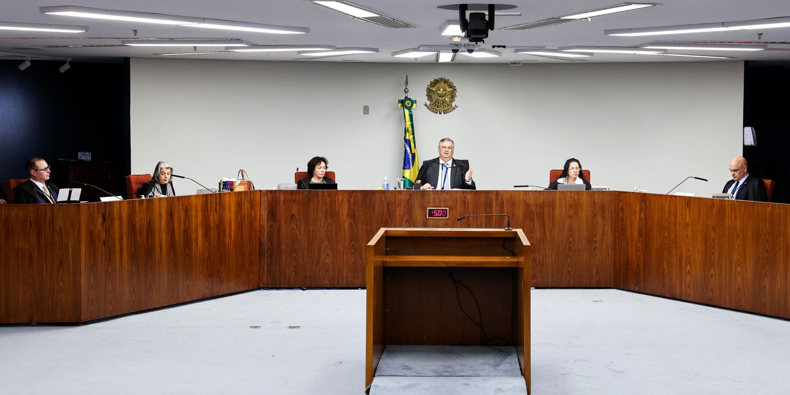 Imagem referente a Dino e Moraes defendem rediscutir dispensa de diploma para jornalista