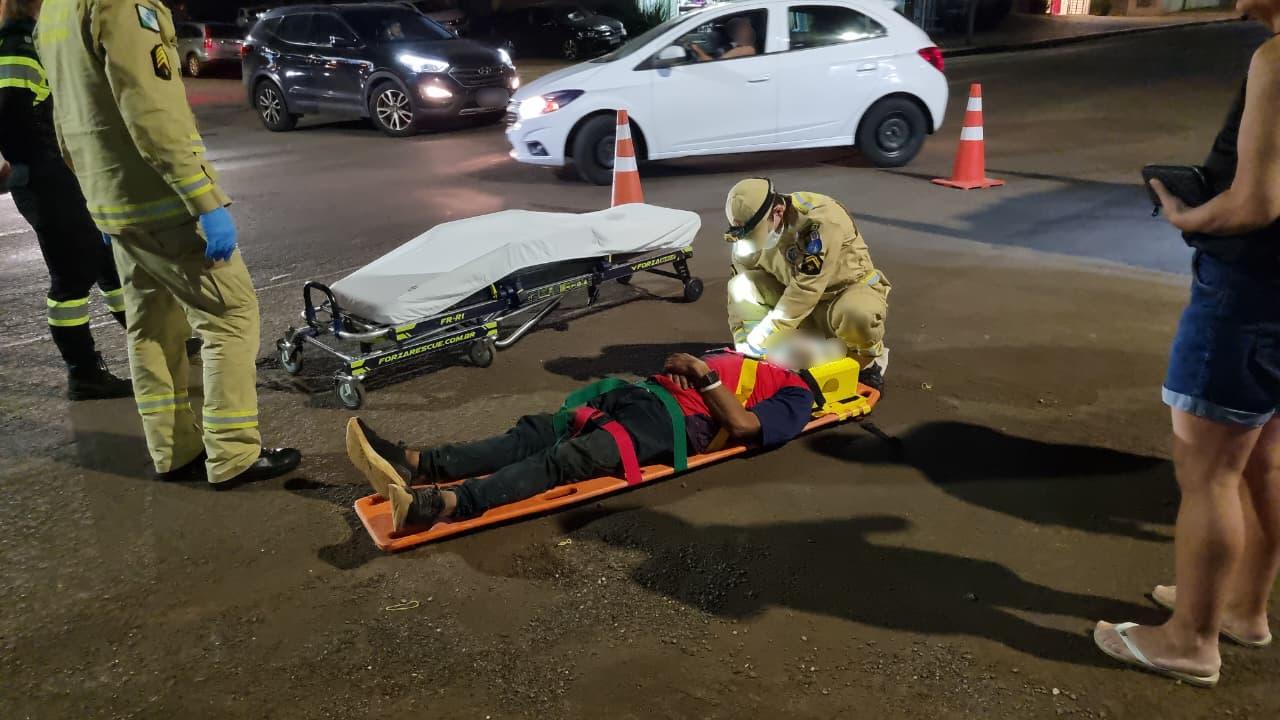Homem de 60 anos é atropelado por Celta durante marcha a ré em Cascavel