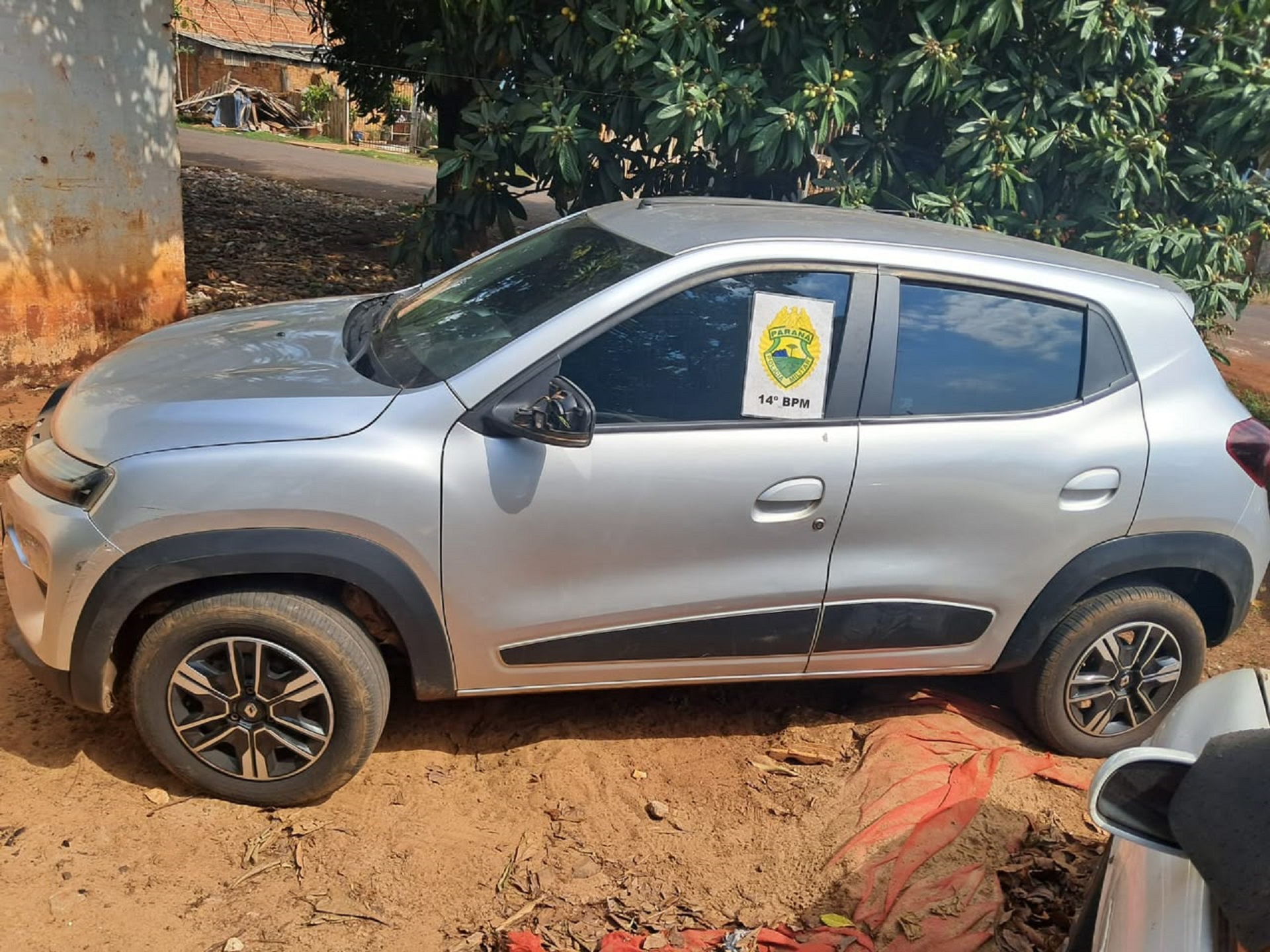 Polícia Militar recupera veículo furtado com sinal adulterado em Foz do Iguaçu Imagem referente a Polícia Militar recupera veículo furtado com sinal adulterado em Foz do Iguaçu