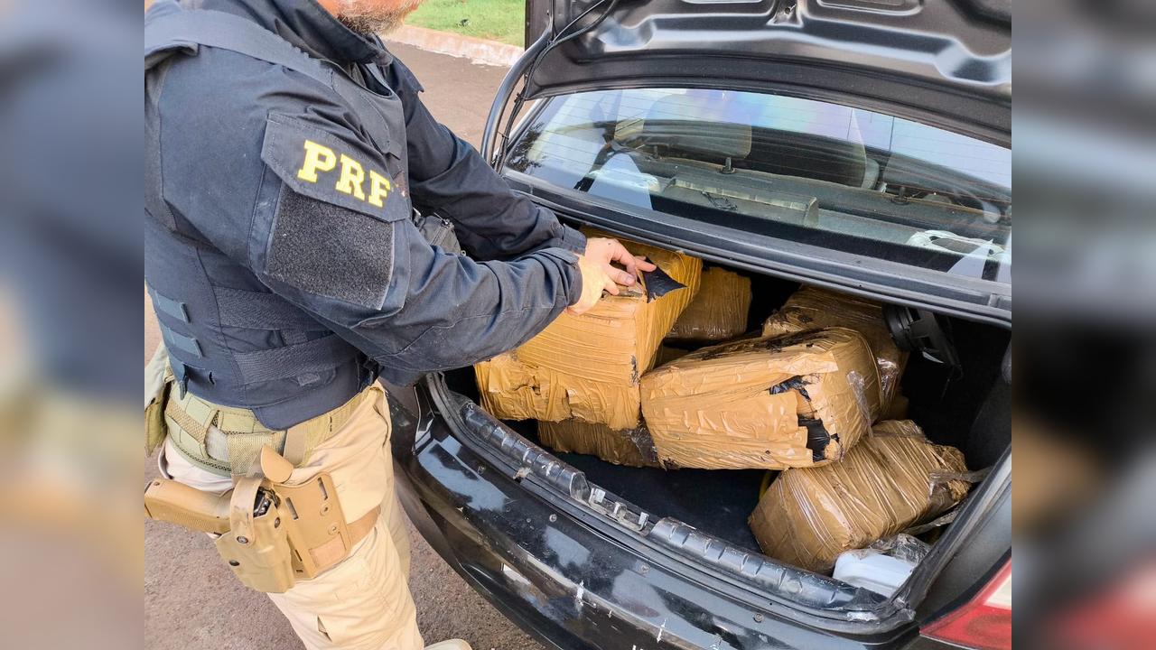 PRF apreende quase 100 kg de maconha em carro na BR-277