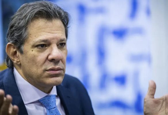 Motorista de Haddad muda versão sobre abordagem da PM após prestar depoimento