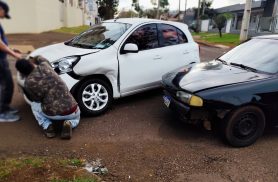 Carros se envolvem em colisão na Avenida Olindo Periolo, no Pacaembu