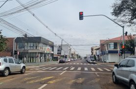 Perigo: Semáforo instalado próximo de lombada aumenta o risco de acidentes no Bairro Alto Alegre