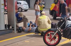 Jovem fica ferido após colisão com SUV na Rua Paraná, no Centro