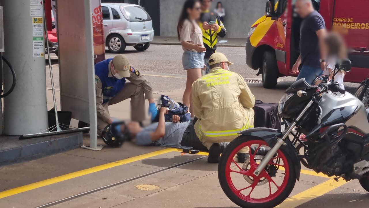 Jovem fica ferido após colisão com SUV na Rua Paraná, no Centro