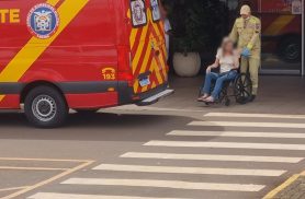 Mulher fica ferida após sofrer queda em supermercado