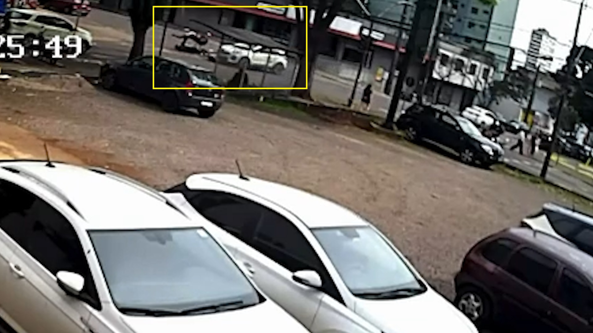 Veja como ocorreu acidente que deixou motociclista ferido no Centro de Cascavel