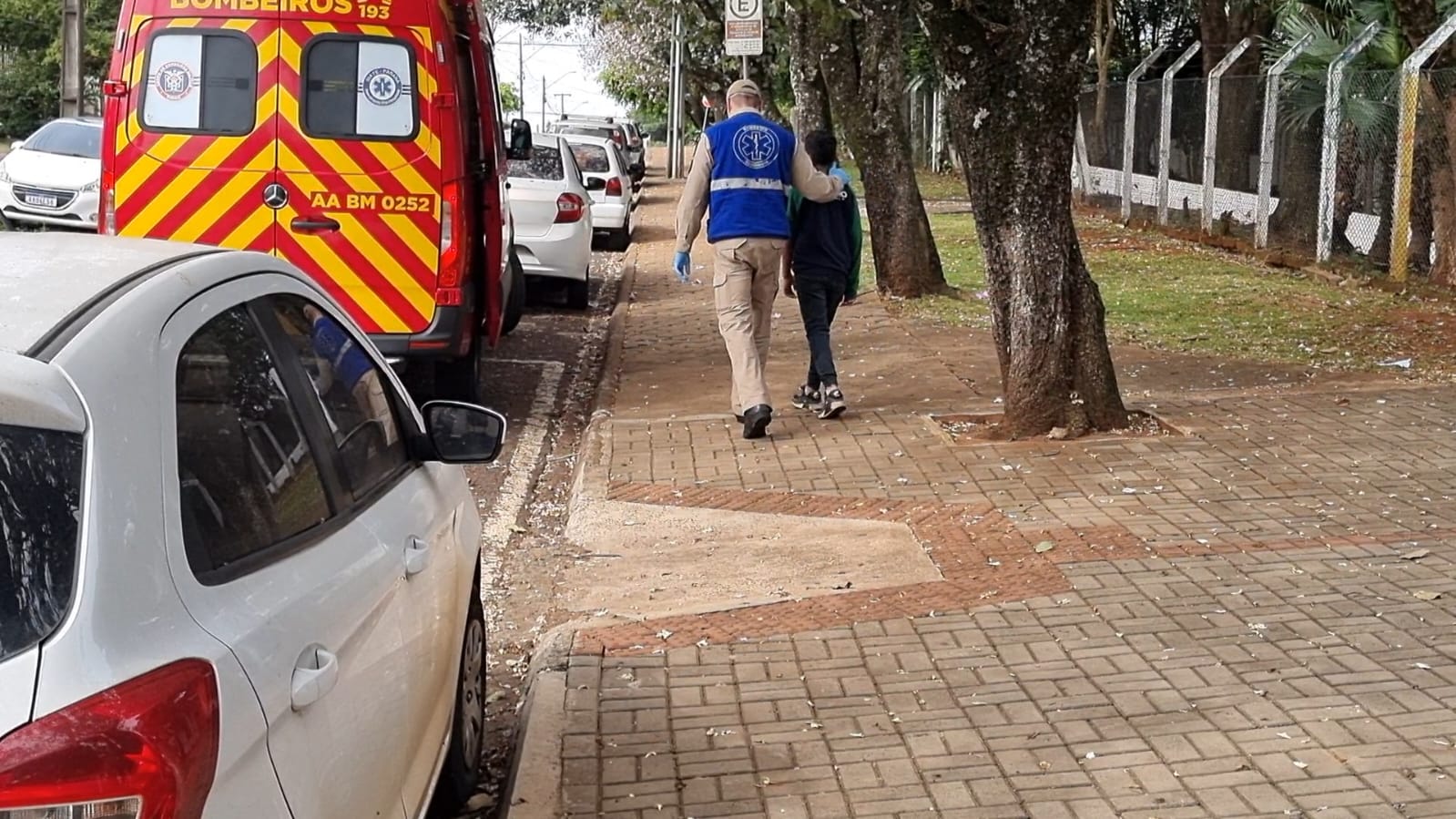 Briga entre irmãos termina com menino ferido após pedrada na cabeça em Cascavel
