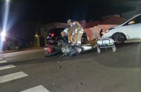 Motociclista fica ferido após colisão com HB20 no bairro Santa Cruz, em Cascavel