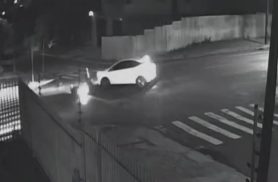 Câmera registra acidente entre moto e HB20 no Santa Cruz
