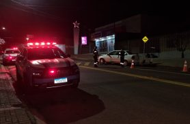 Corsa bate na traseira de HB20 e motorista é multado após teste do bafômetro em Cascavel