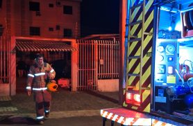 Curto-circuito em quadro elétrico mobiliza Corpo de Bombeiros em apartamento no Santo Inácio