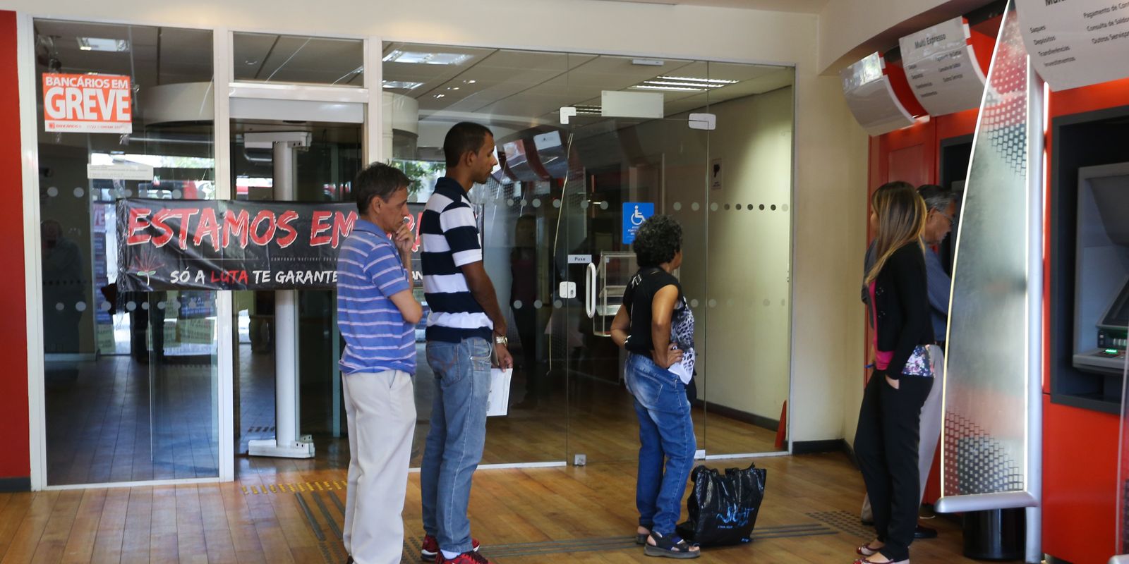 Imagem referente a Bancários fazem paralisação nacional de 24 horas nesta quinta-feira