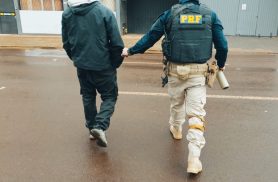 Homem é flagrado com cerca de R$ 80 mil em eletrônicos em Cascavel Homem é flagrado com cerca de R$ 80 mil em eletrônicos em Cascavel