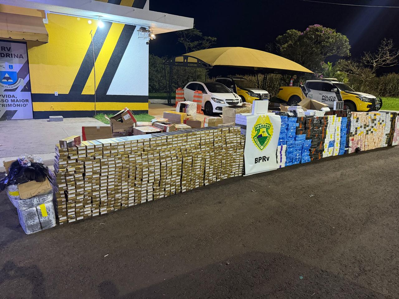 BPRv apreende cigarros, eletrônicos e medicamentos em caminhão na PR-445