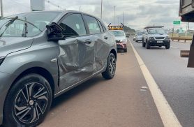 Forte batida entre Onix e caminhão de gás é registrada na BR-277, em Cascavel Forte batida entre Onix e caminhão de gás é registrada na BR-277, em Cascavel
