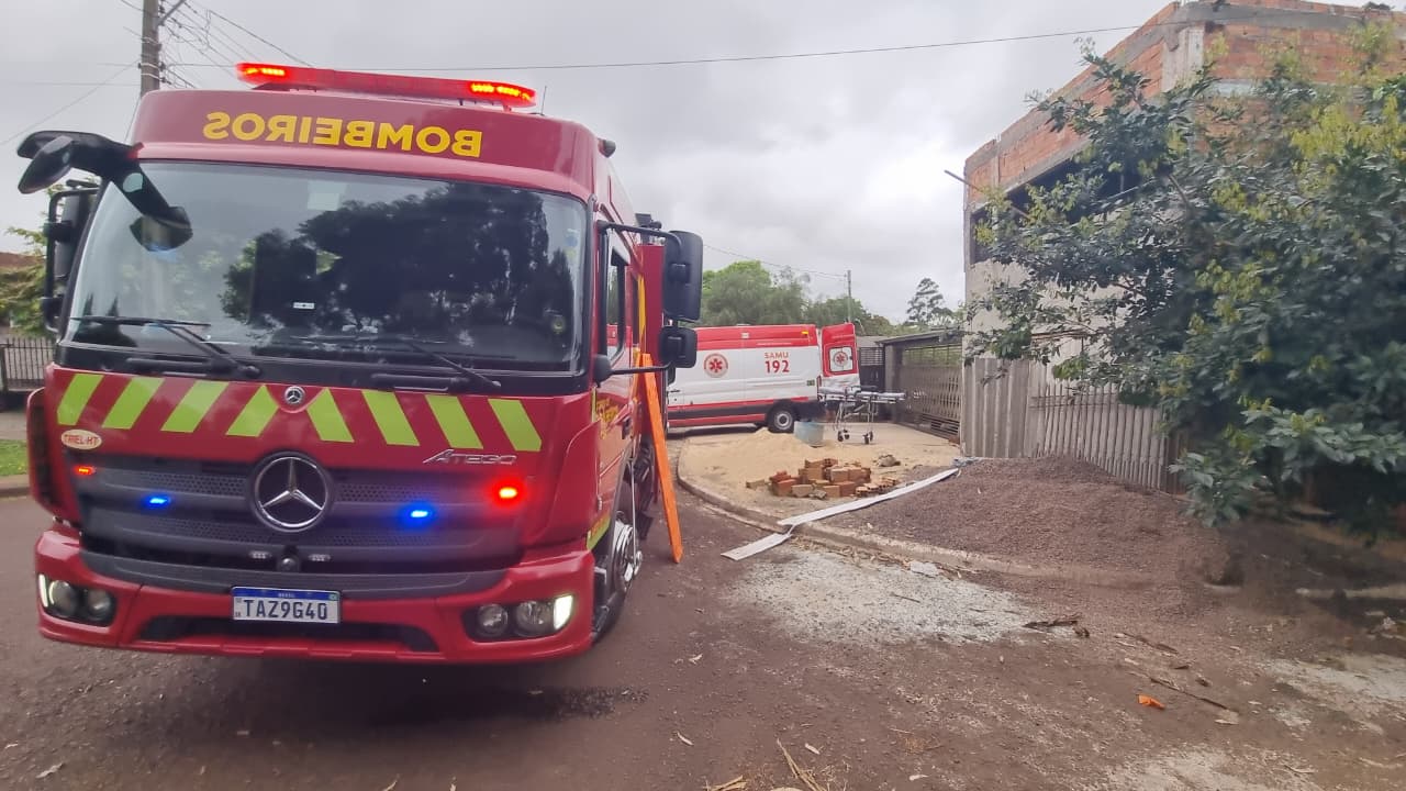 Operário passa mal em obra e precisa ser resgatado de andaime pelos Bombeiros