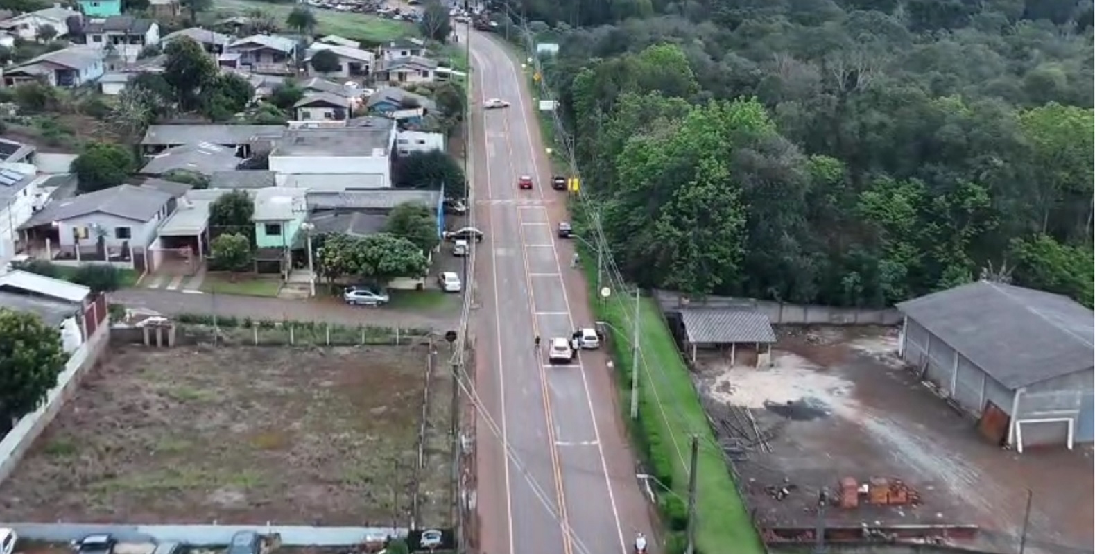 Polícia Civil prende homem e apreende adolescente por tráfico de drogas em Quedas do Iguaçu