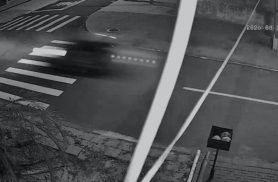Velozes e Furiosos? Carro passa “voando” no Brasília e câmera não consegue nem identificar o modelo Velozes e Furiosos? Carro passa “voando” no Brasília e câmera não consegue nem identificar o modelo