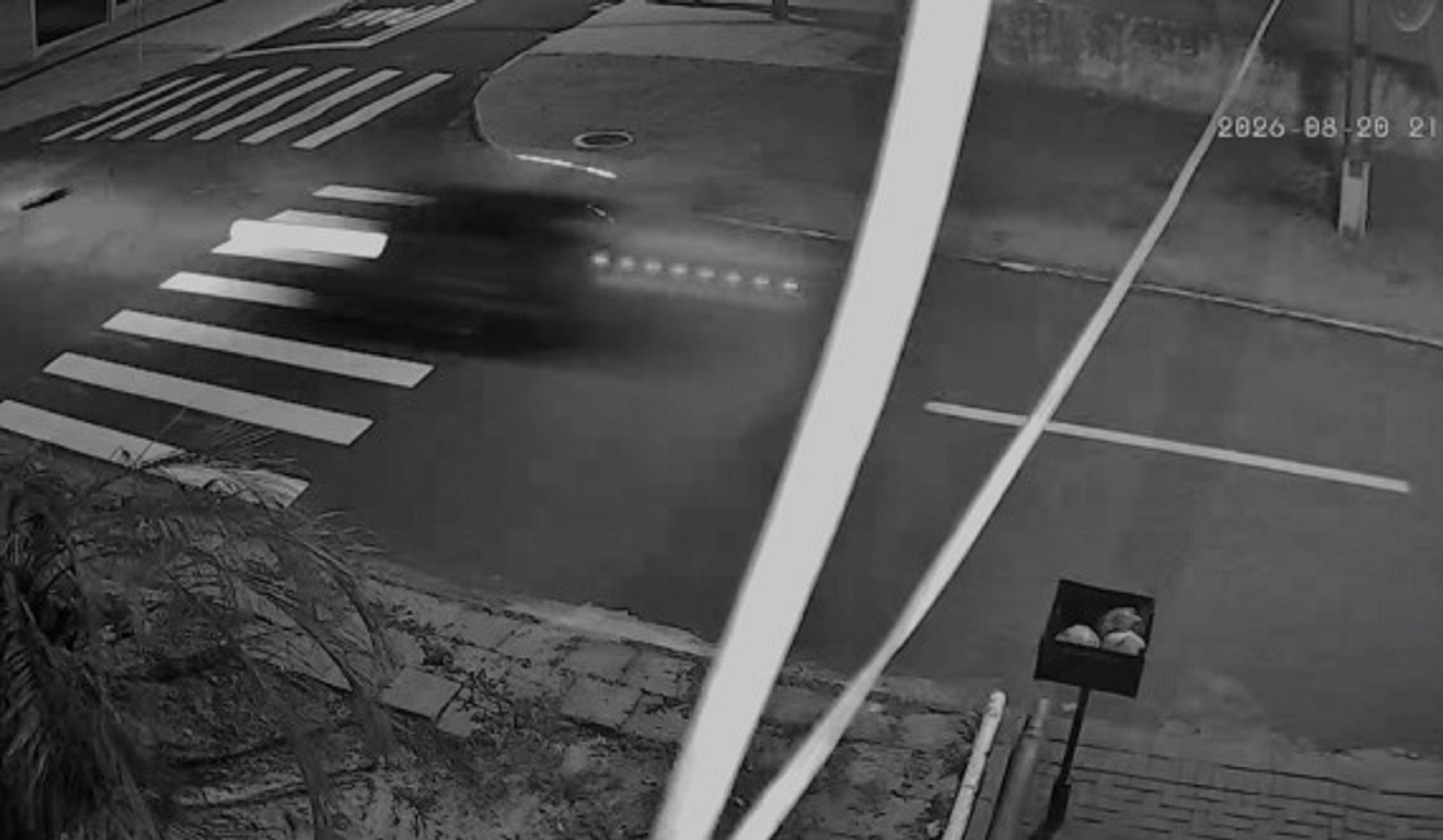 Velozes e Furiosos? Carro passa “voando” no Brasília e câmera não consegue nem identificar o modelo