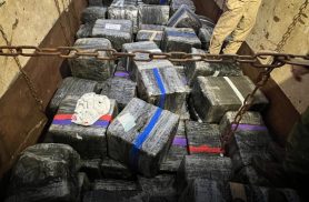 Caminhão com mais de 4,2 toneladas de drogas é interceptado e motorista acaba preso Caminhão com mais de 4,2 toneladas de drogas é interceptado e motorista acaba preso