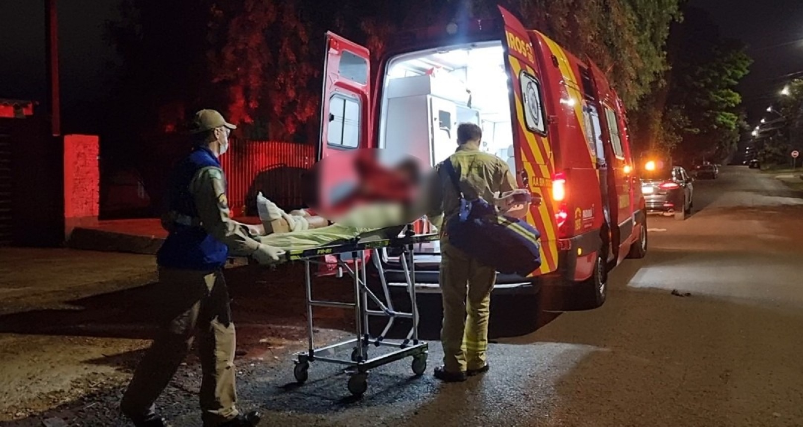 Menino de 11 anos sofre possível fratura no tornozelo durante treino de luta