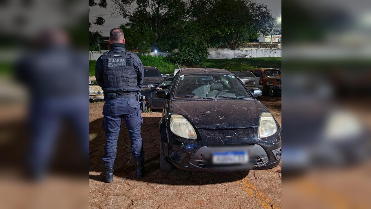 Ford Ka com alerta de furto é encontrado abandonado em rua de Cascavel Imagem referente a Ford Ka com alerta de furto é encontrado abandonado em rua de Cascavel