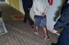 Jovens são detidos após abordagem com maconha e descoberta de crack em residência no Tarumã