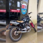 Imagem relativa a Motocicleta com chassi raspado e placa de outro veículo é apreendida em Formosa do Oeste