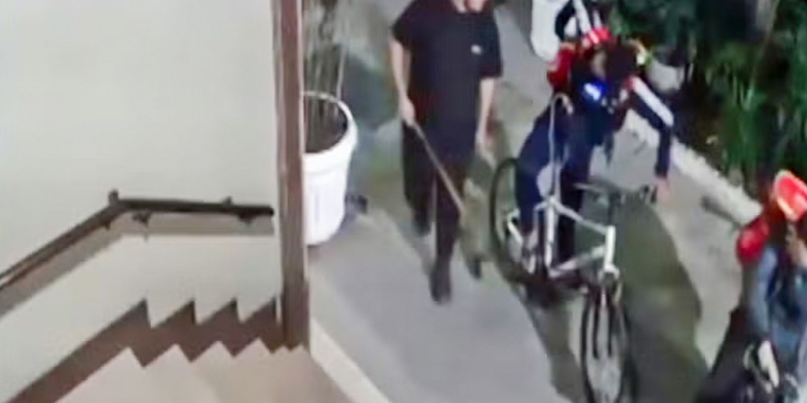 Imagem referente a Seguranças de rua são presos por agredir ciclista até a morte no Rio
