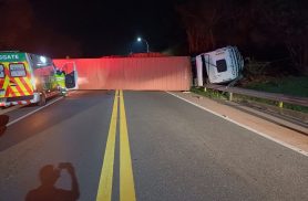 Caminhonete invade pista contrária, colide com caminhão e cai em ribanceira na na BR-116