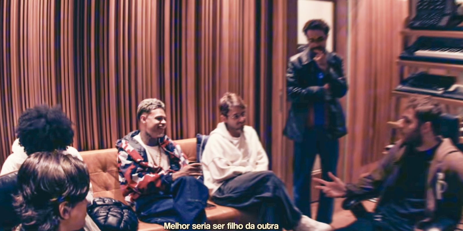 Imagem referente a Artistas de diferentes gerações interpretam clássicos de Chico Buarque