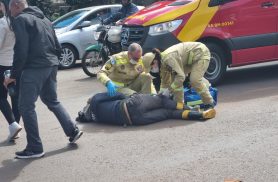Motociclista quebra perna em acidente com carro no Centro