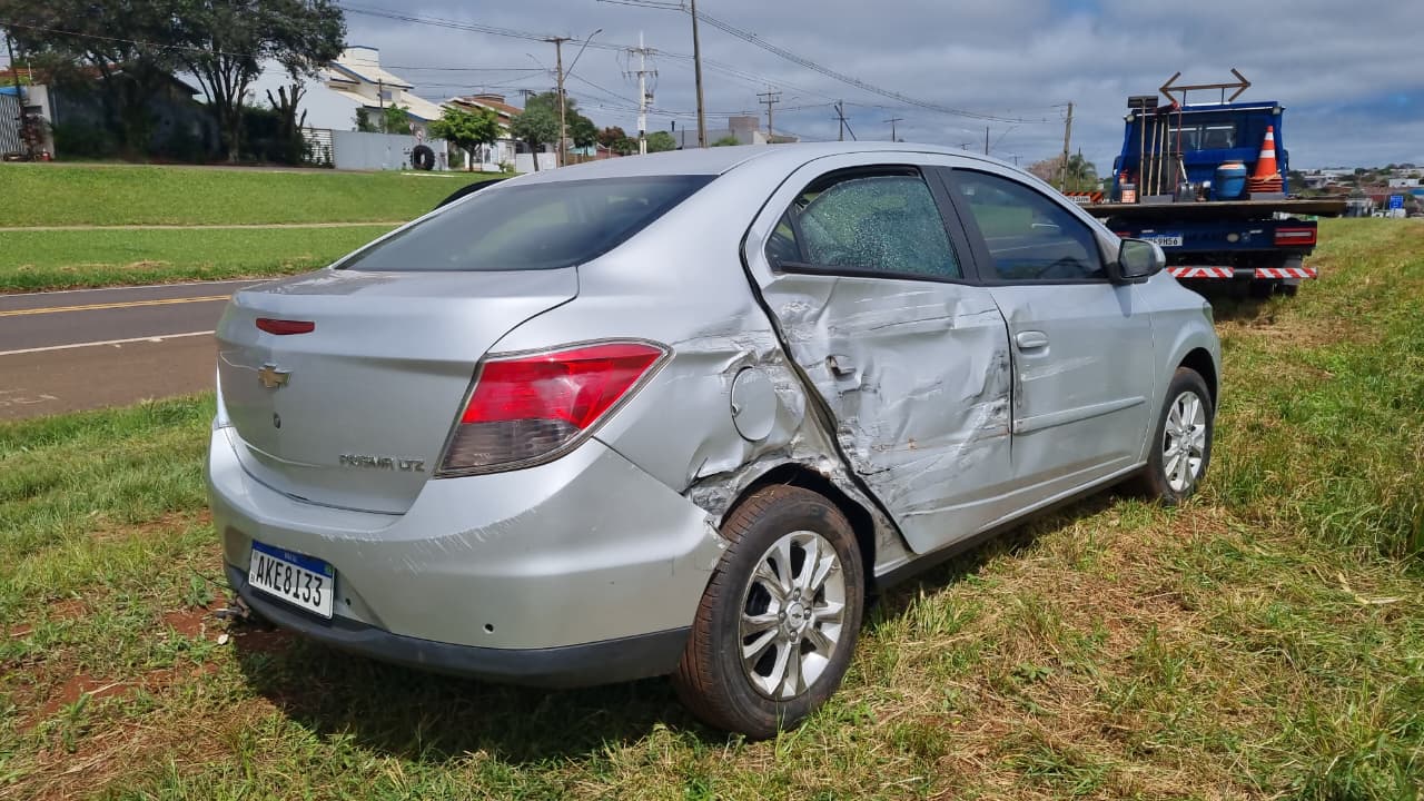 Caminhonete e Prisma se envolvem em colisão na BR-277, em Santa Tereza do Oeste