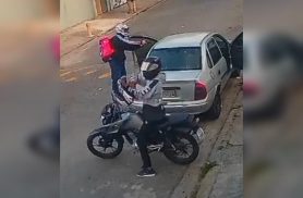 Motorista reage a assalto e dois assaltantes morrem atropelados