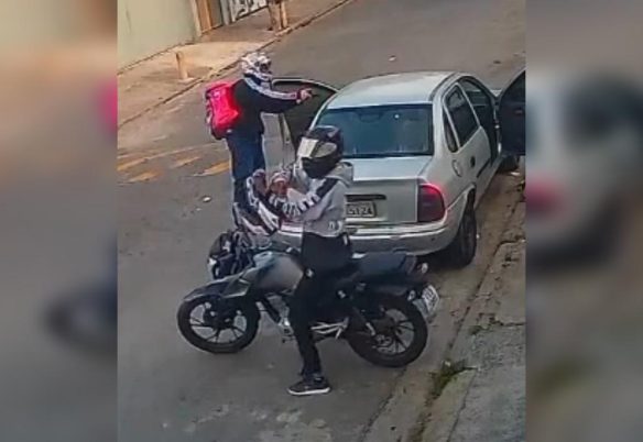 Motorista reage a assalto e dois assaltantes morrem atropelados Motorista reage a assalto e dois assaltantes morrem atropelados