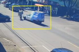 Câmeras flagram acidente em que motoboy ficou ferido em Cascavel